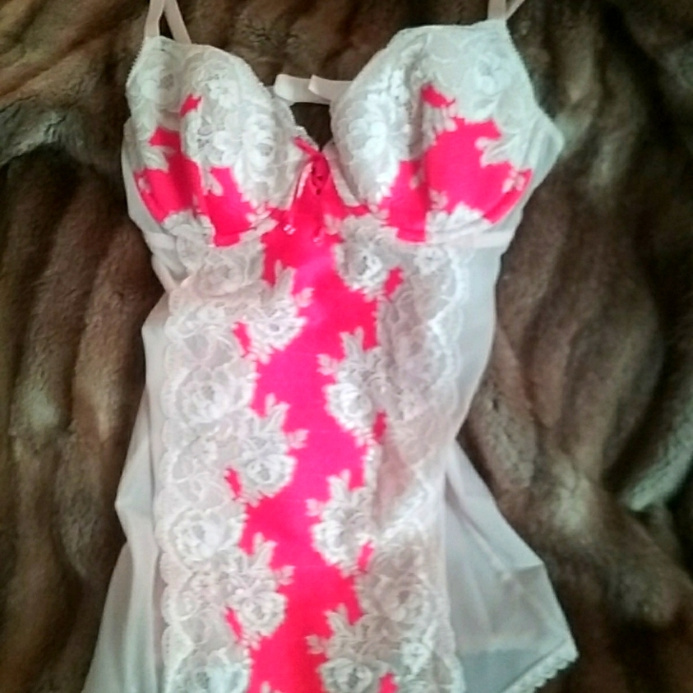 Red and crean garter skirt nightie. 34C
